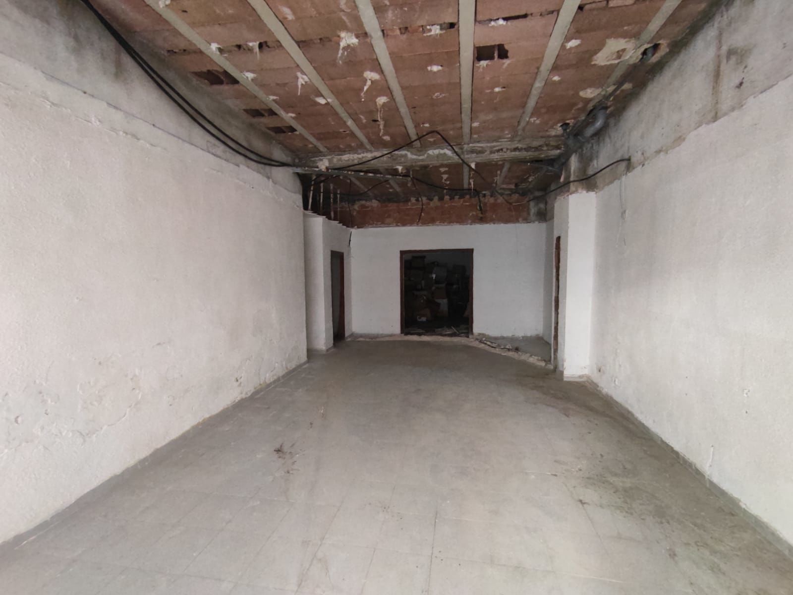 Por 63000€ local en zona Doctor Marañon