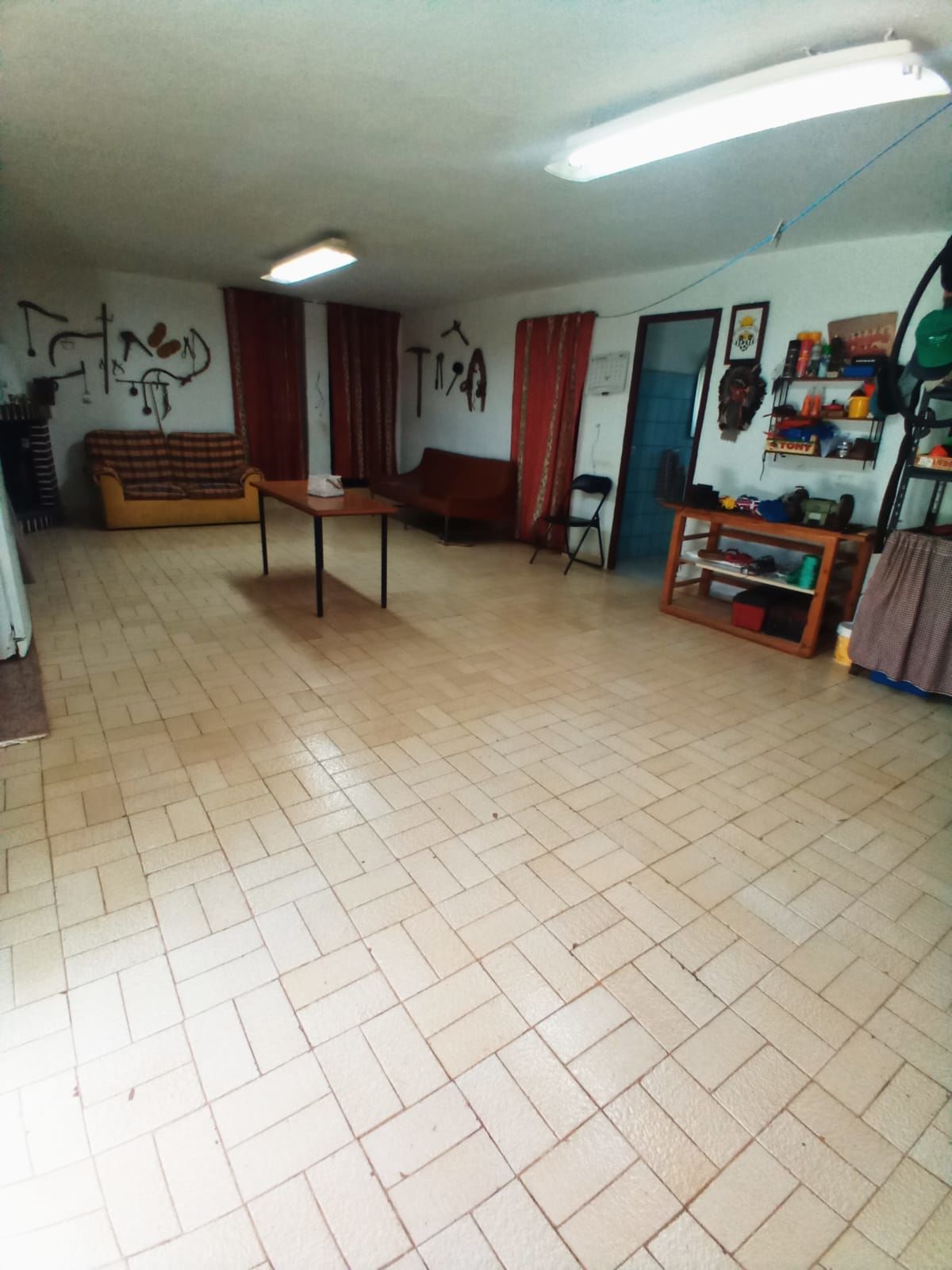 Por 240000€  este amplio chalet !!