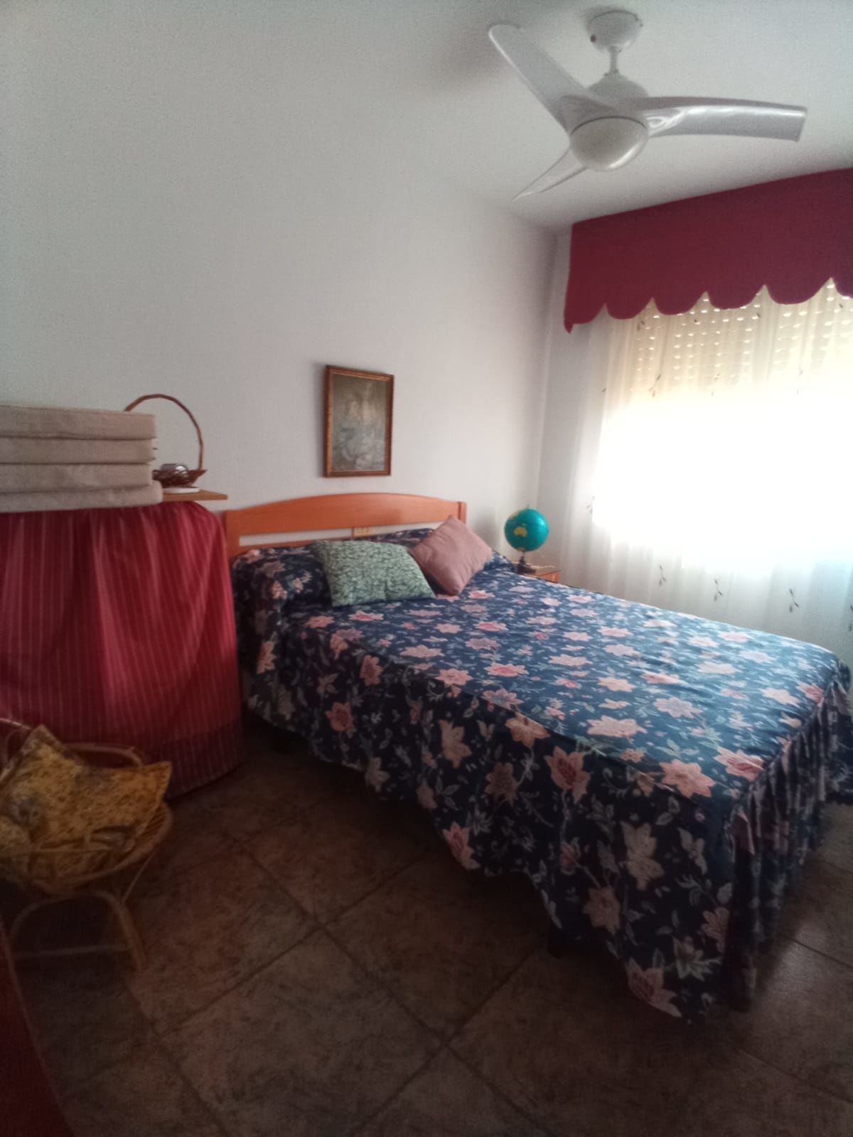 Por 240000€  este amplio chalet !!