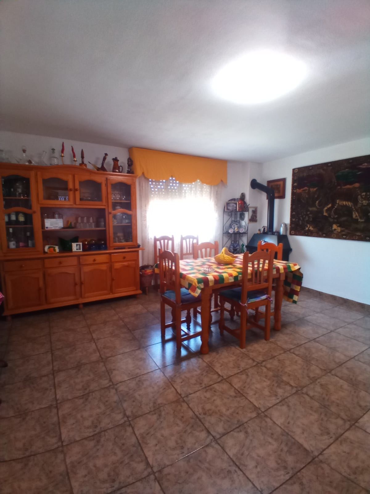 Por 240000€  este amplio chalet !!