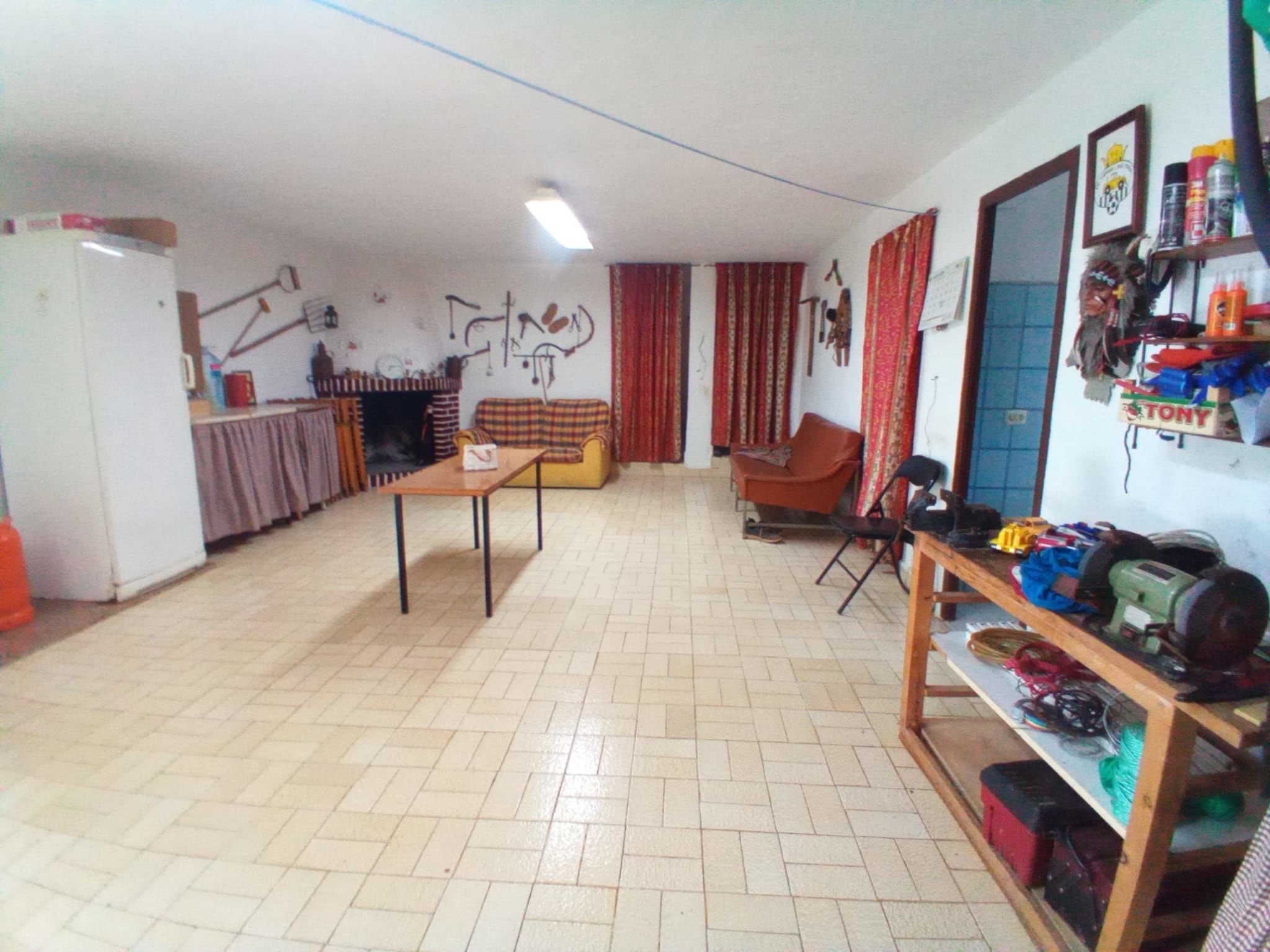 Por 240000€  este amplio chalet !!